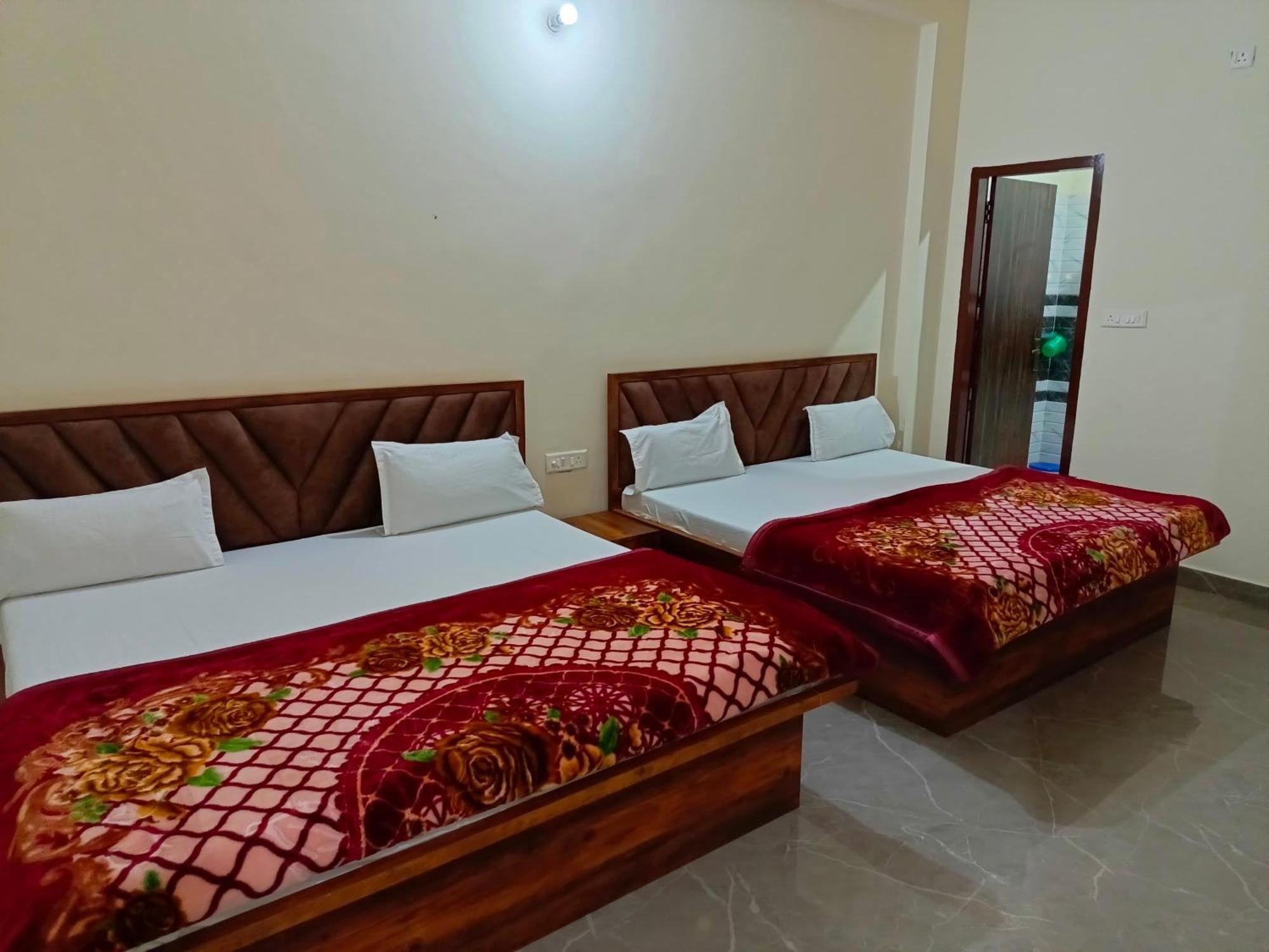 Shri Girraj Residency Hotel Mathura Kültér fotó