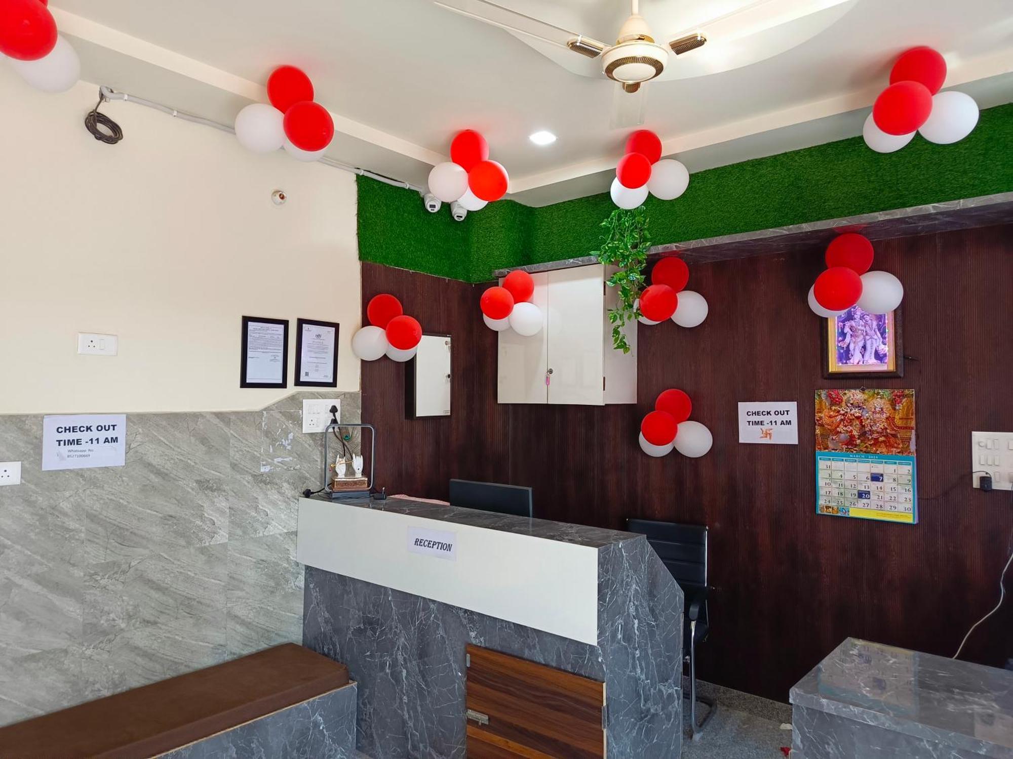 Shri Girraj Residency Hotel Mathura Kültér fotó