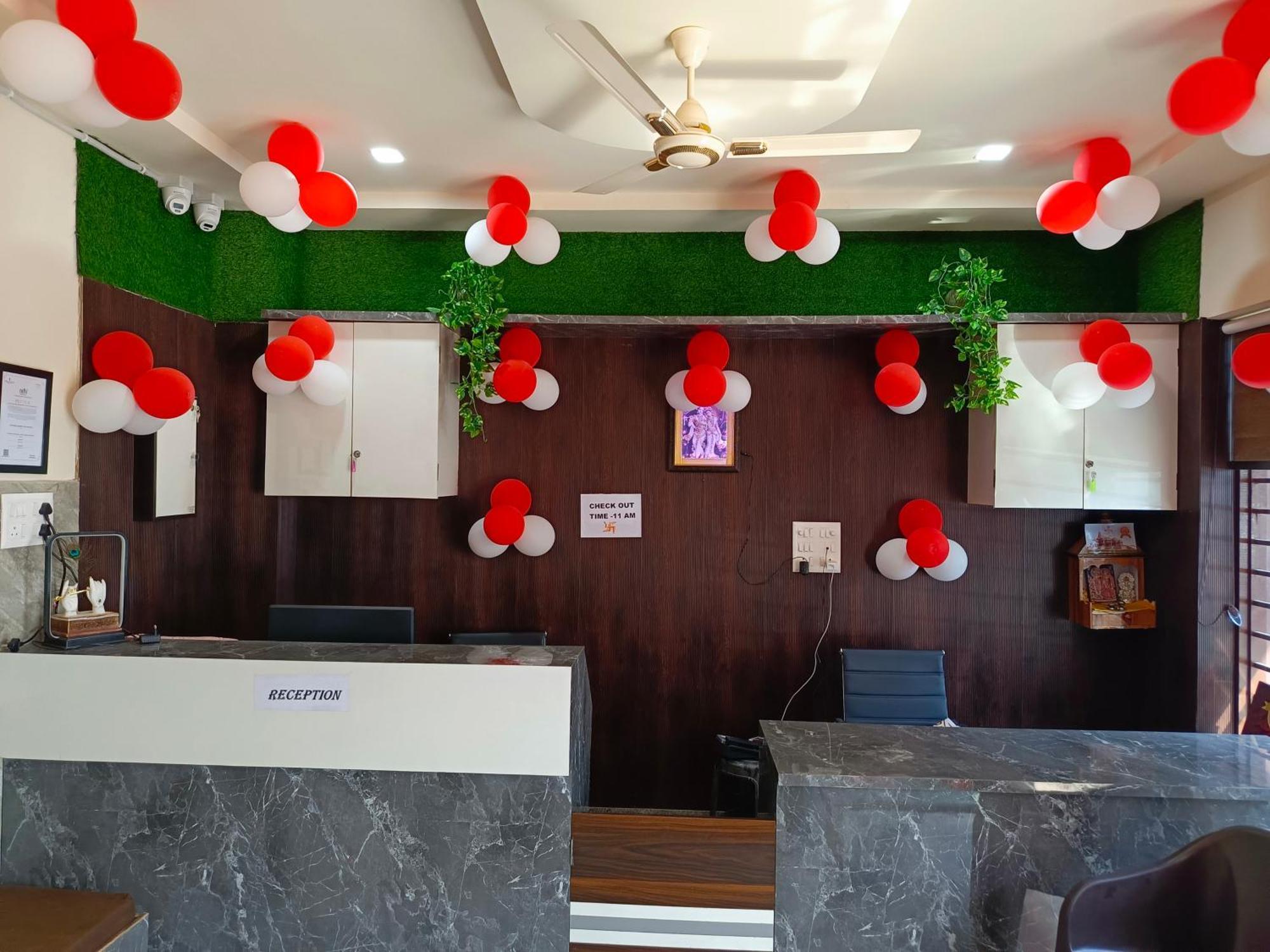 Shri Girraj Residency Hotel Mathura Kültér fotó