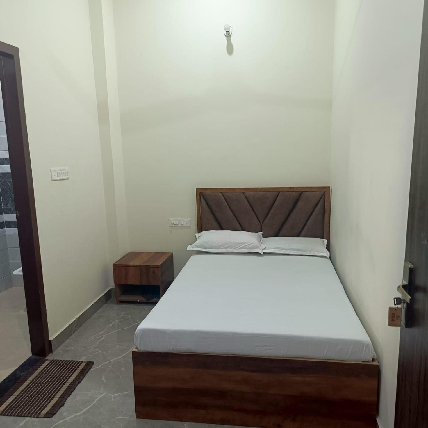 Shri Girraj Residency Hotel Mathura Kültér fotó