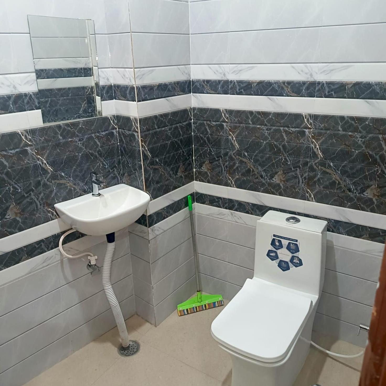 Shri Girraj Residency Hotel Mathura Kültér fotó